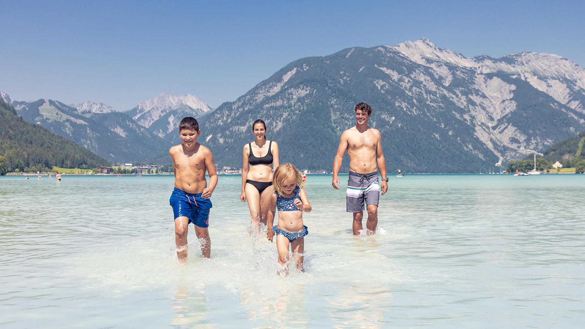 Badespaß mit der Familie in Maurach am Achensee