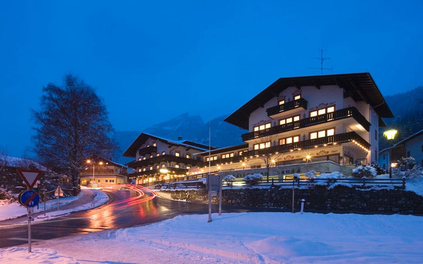 Mosers-Hotel-Winter.jpg