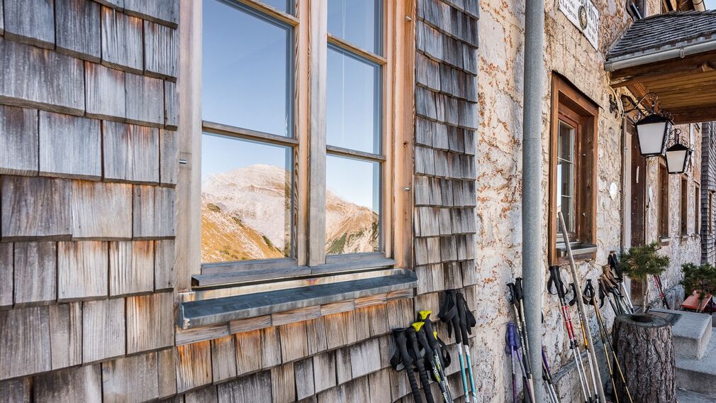 Lamsenjochhütte mitten im Karwendelgebirge