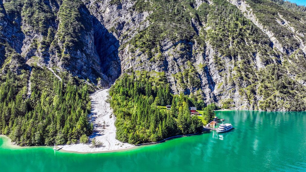 Gaisalmsteig in autumn along the shore of Lake Achensee, with a partial view of Pertisau.