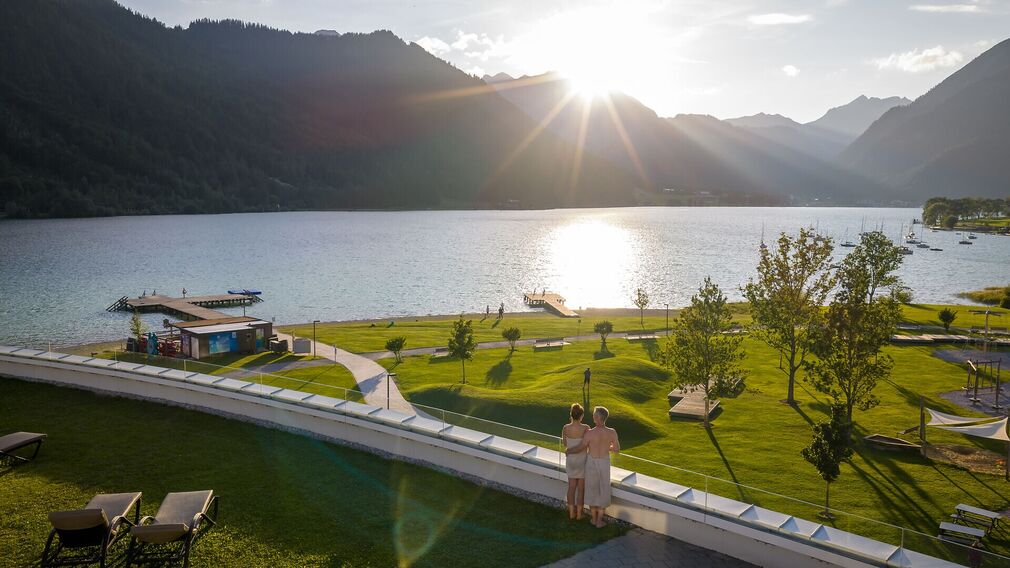 SEE-Bad - Atoll Achensee - Wingfoiler am Ufer