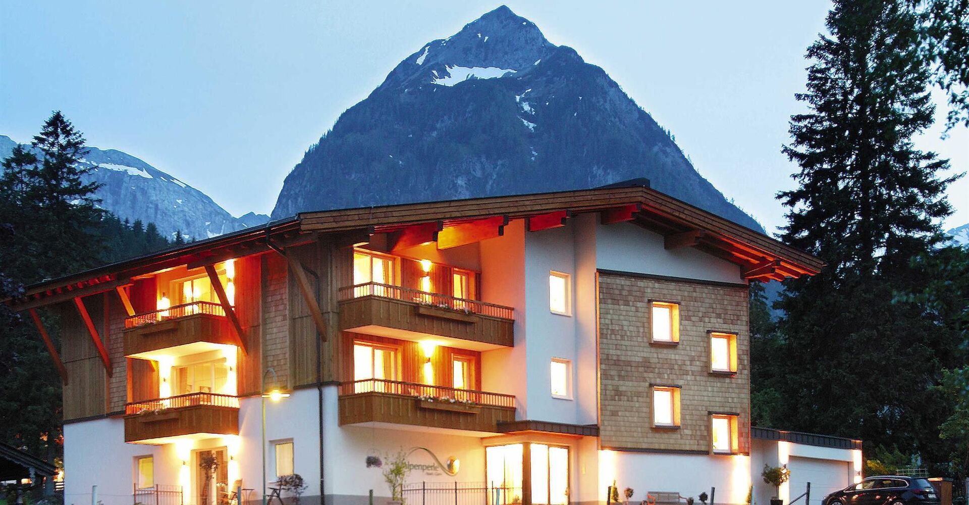 Apart Garni Alpenperle in der Dämmerung