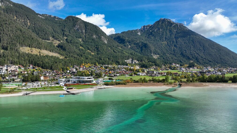 im Panorama-BAD gibt es ein Kinderbecken mit Wasserspielplatz für kleine Besucher