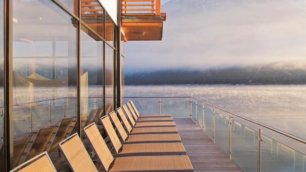 Hotel Teilansicht im Winter