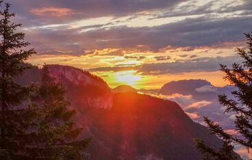 Sunrise hiking tour to the Astenau Alpe Sunrise hiking tour to the Astenau Alpe