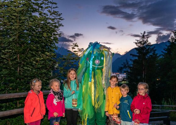 Laternenwanderung mit der ganzen Familie