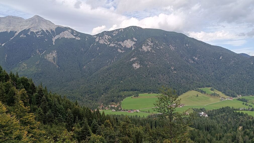 summit cross on the 2,087 metre-high Vorderunnutz - stunning views of the surrounding mountains
