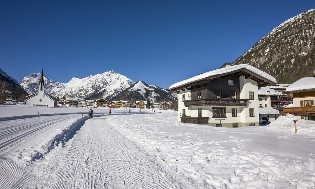 Haus-Bauer-Aussenansicht-Winter.jpg