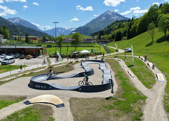 Kurven, Wellen, Action - Pumptrack entdecken