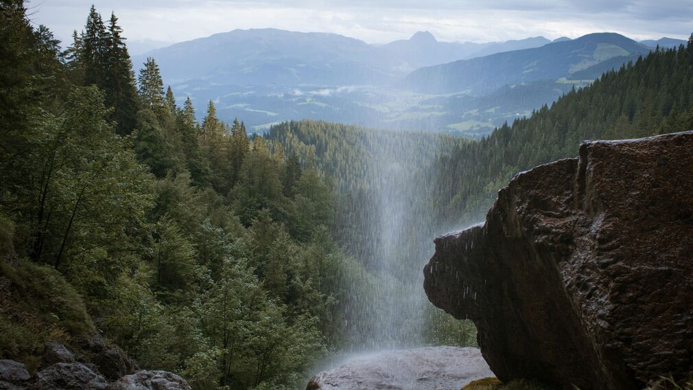 Kaisergebirge bei Ellmau-Going, Wilder Kaiser zur Regalm, Adlerweg Etappe 01_Tirol Werbung_Schwarz Jens_Ellmau.jpg