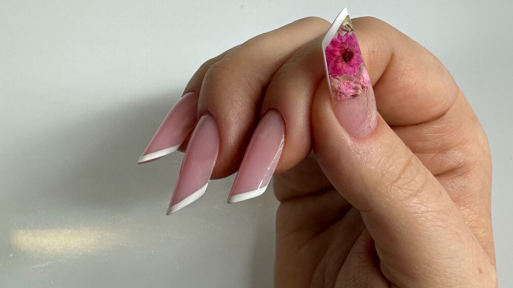 Logo Lola Beauty Lounge
