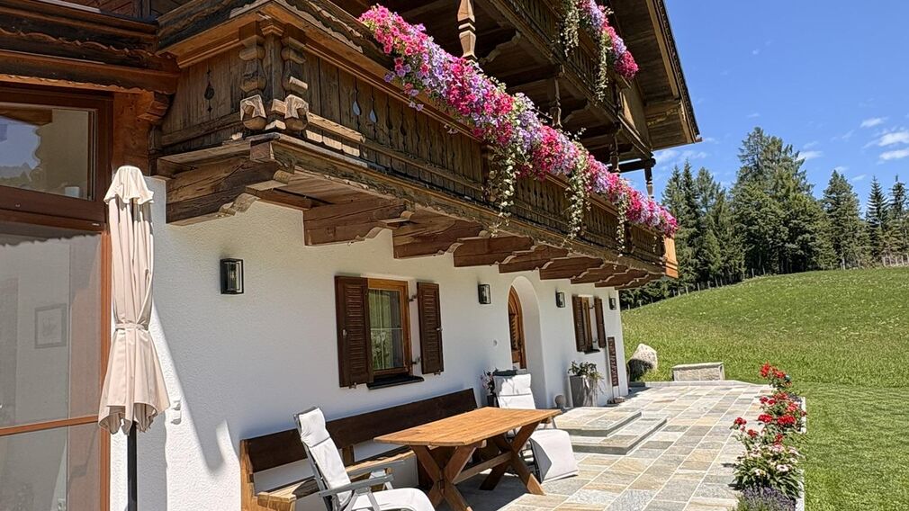 Bauernhaus mit Brunnen