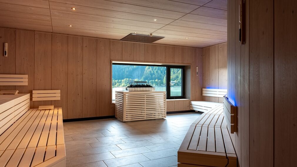 Entspannen in der Finnischen Aufgusssauna, 85° C bis 90° C