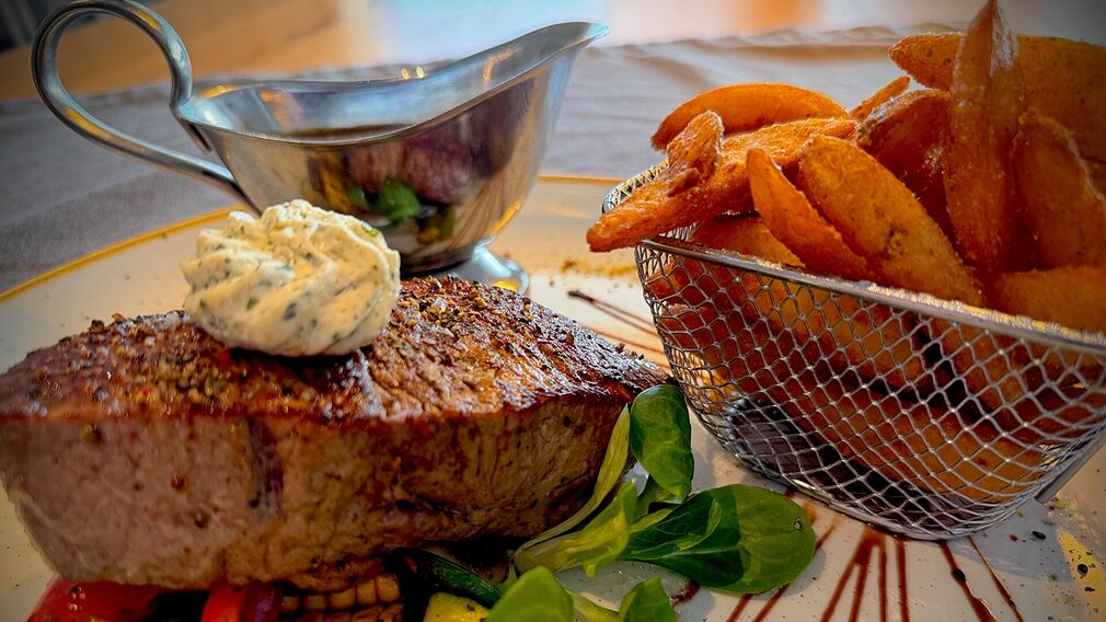 gemütlich speisen im Dorfwirt in Wiesing