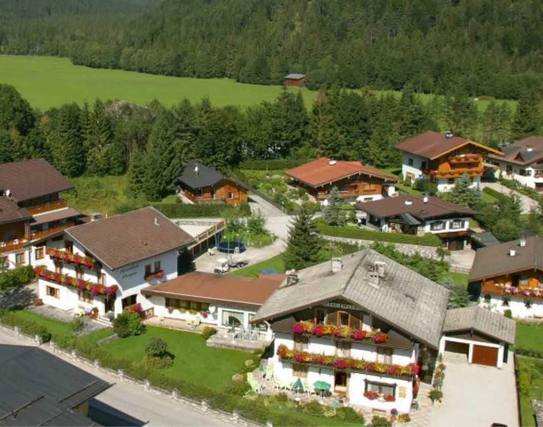 Haus Alpenblick &amp; Margret - Hausansicht im Sommer