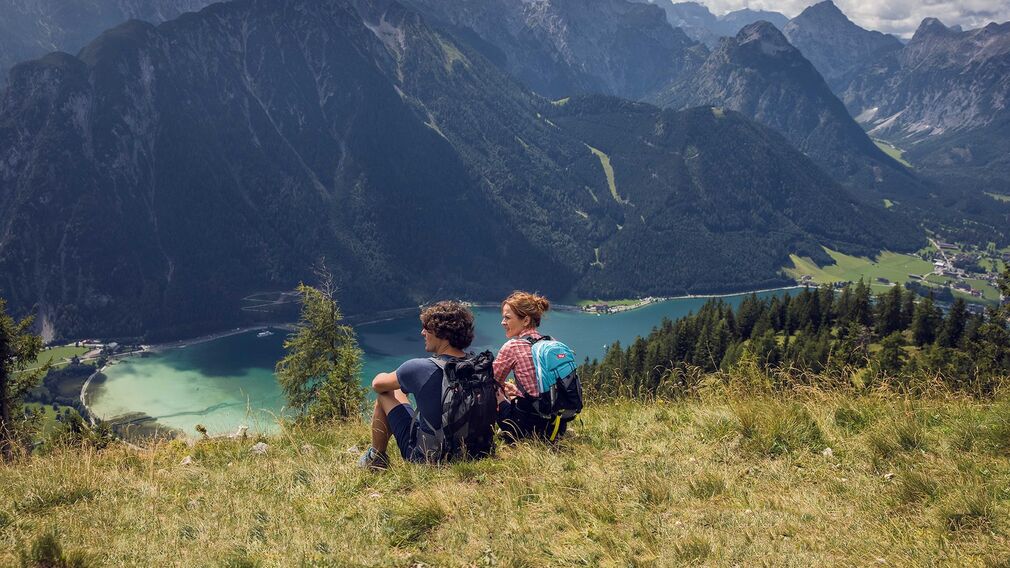 view of the mountain hut "Dalfaz Alm", behind the walls of the Klobenjoch