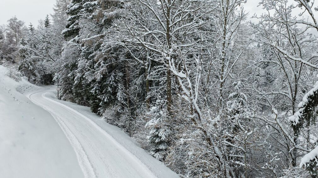 Die Rodelbahn Breitlahn ist täglich von 16:00 bis 01:00 Uhr beleuchtet.
