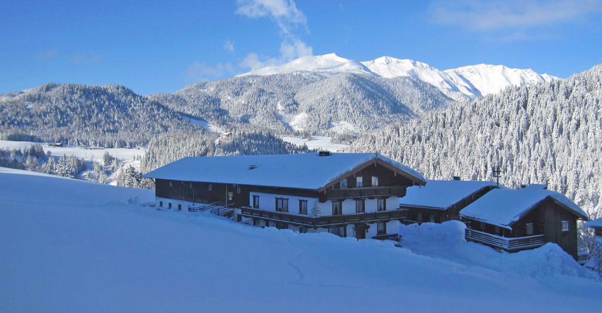 Bauernhaus-Enterhof-Winter.jpg