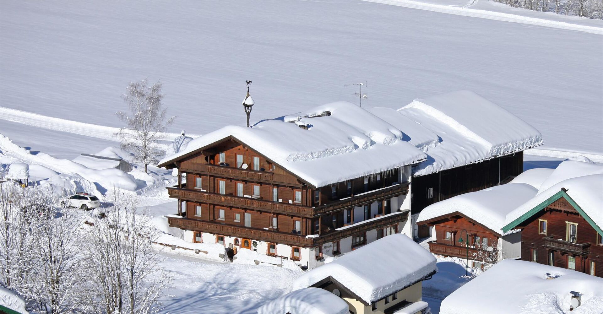 Klausenhof-Aussenansicht-Winter.jpg