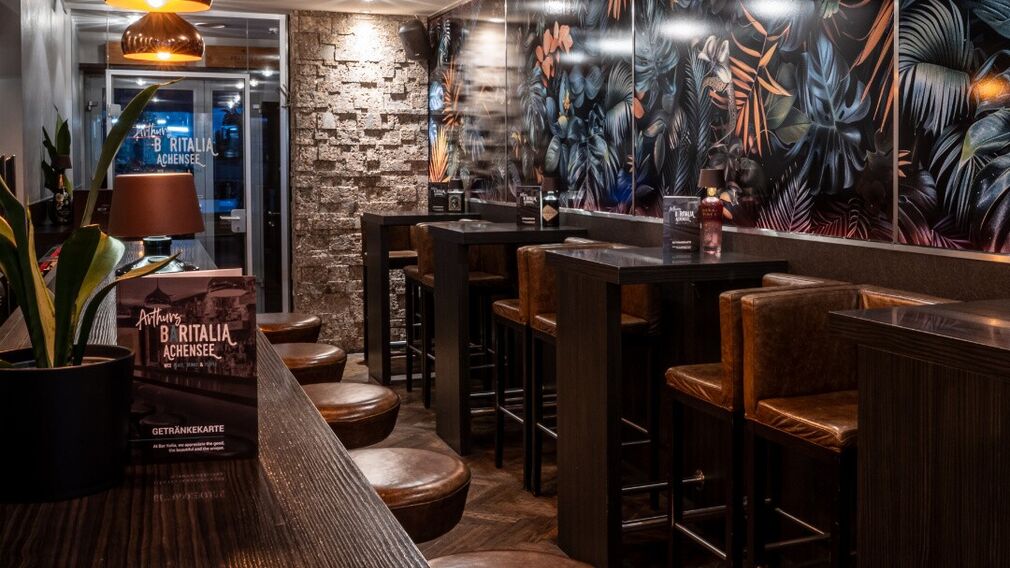 Arthurs Bar Italia - im Ortszentrum von Maurach