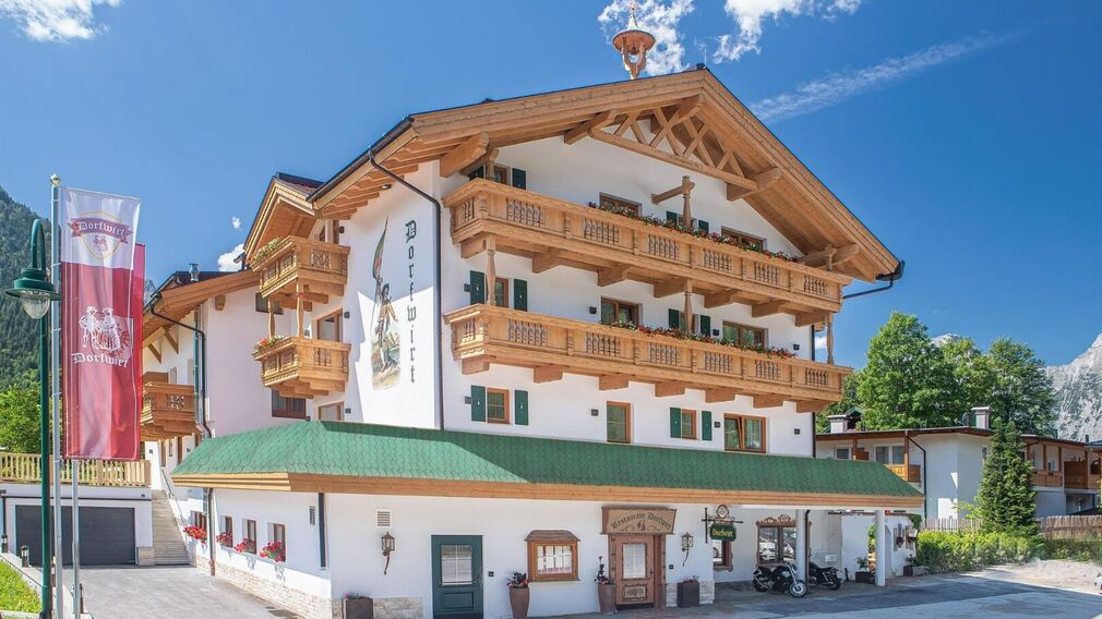 Außenansicht Gasthof Dorfwirt in Pertisau