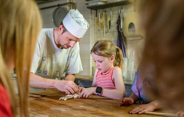 At the bakery of master baker Alexander