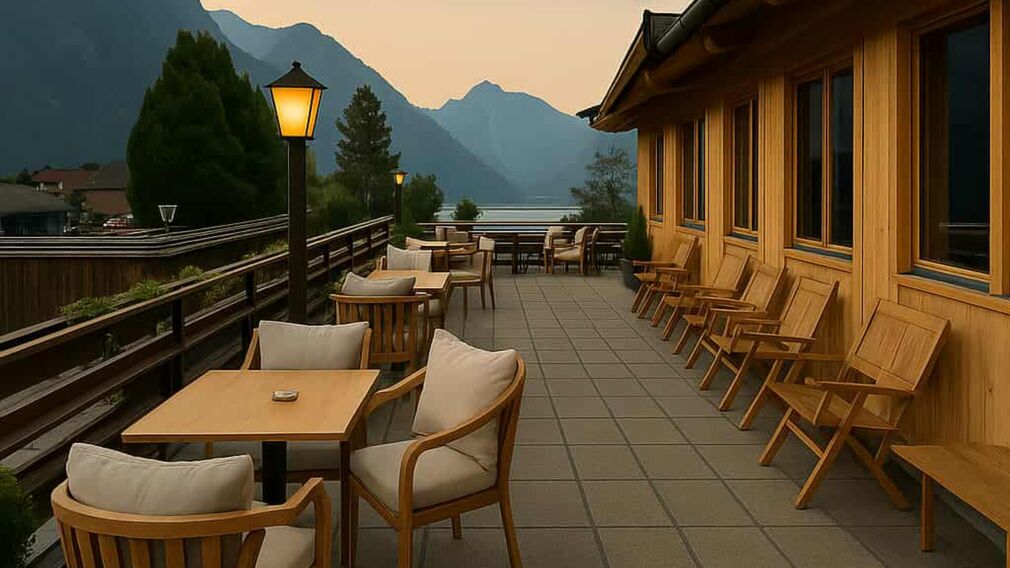 die großzügige Panorama-Terrasse der Konditorei Panorama Edelweiss