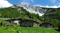 the rustic mountain hut "Pasillalm" below the Seeberg summit