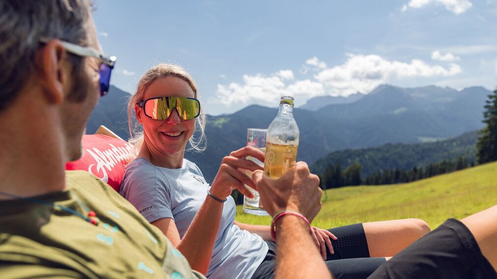 on the 484 Riederbergweg MTB route – with Lake Achensee in the background