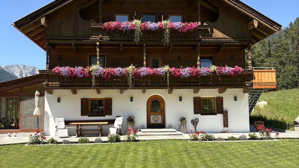 Bauernhaus mit Brunnen