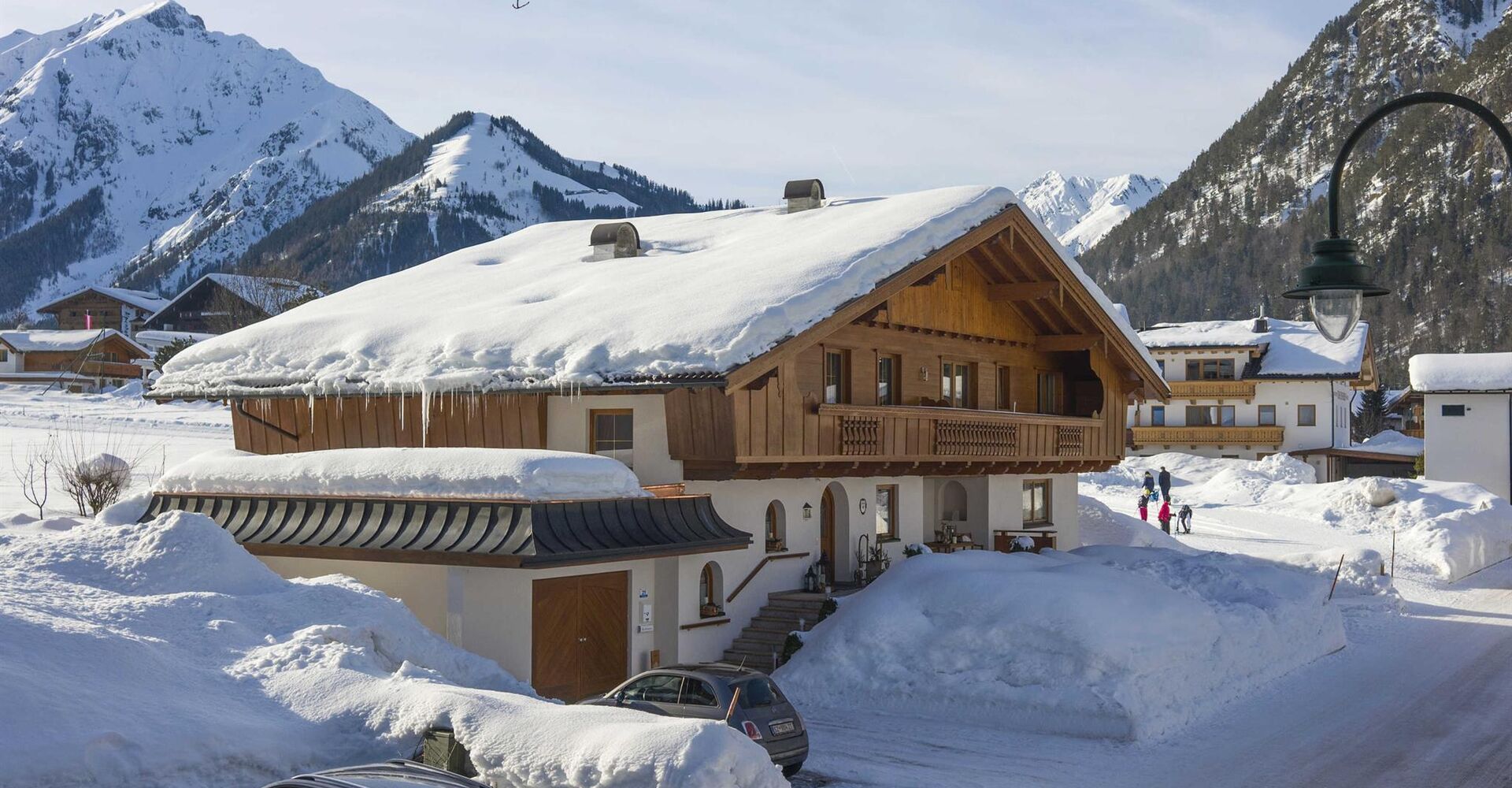 Appartements Christine im Winter - von vorne