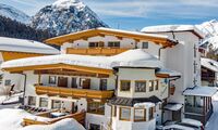 Hotel Enzian - Außenansicht Winter
