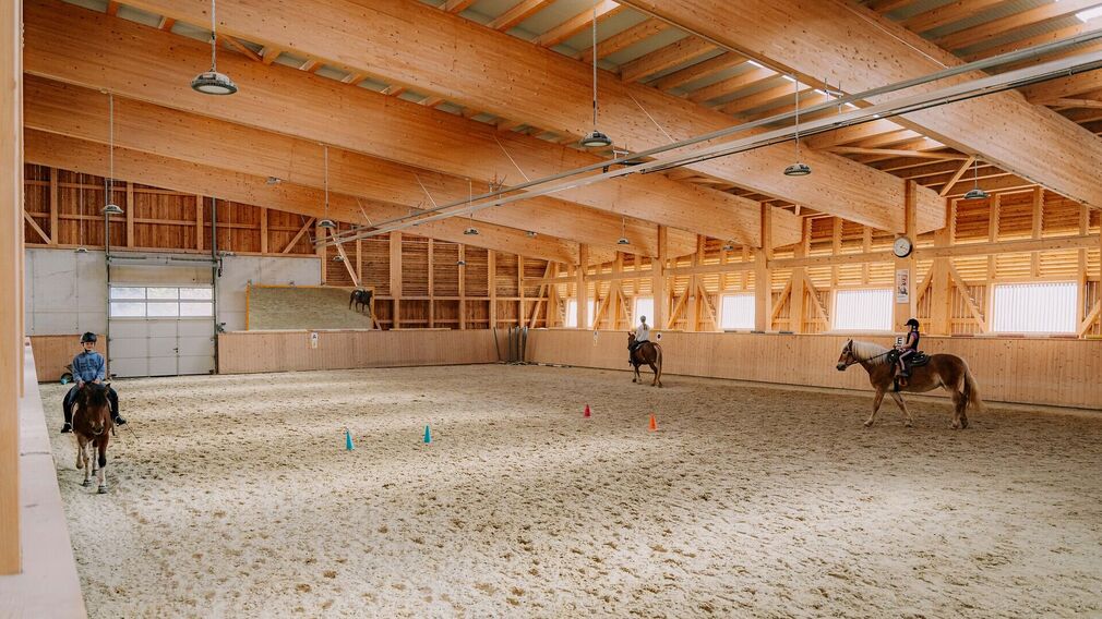 the new, bright and modern indoor riding arena at the Familienresort Buchau