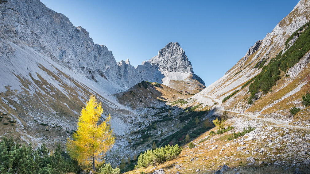 Lamsenjochhütte - eine Hütte des Deutschen Alpenvereins - auf 1.953 Meter gelegen