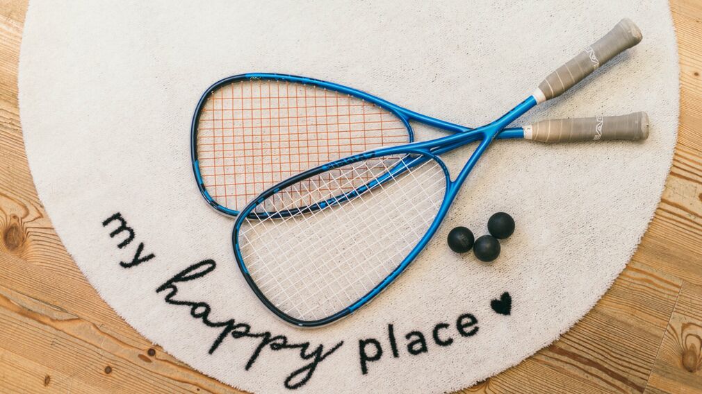 Die Tennisanlage im Posthotel Achenkirch verfügt über zwei Outdoor-Sandplätze und zwei Hallenplätze.