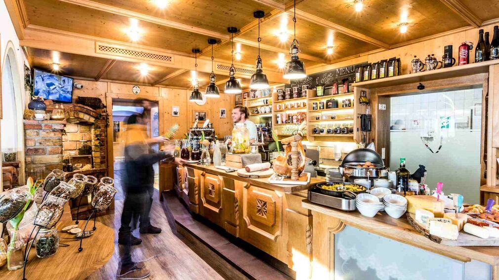 outside view with pool - Alpenhotel Tyrol