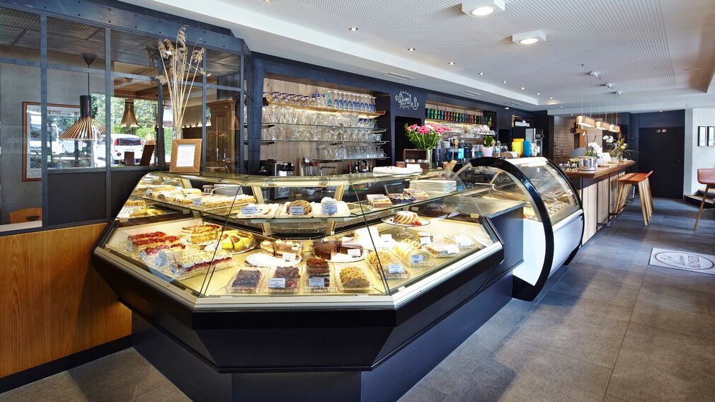 reichhaltiges Mehlspeisenbuffet im MG² Bistro Café