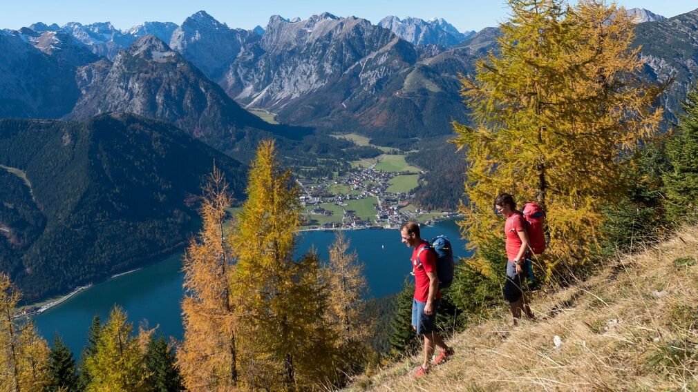 Dalfaz Alm mit Ausblick aufs Karwendel