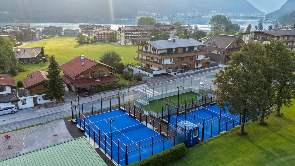 Die zwei neuen Padel-Plätze in Pertisau befinden sich etwas unterhalb der Talstation der Karwendel-Bergbahn.