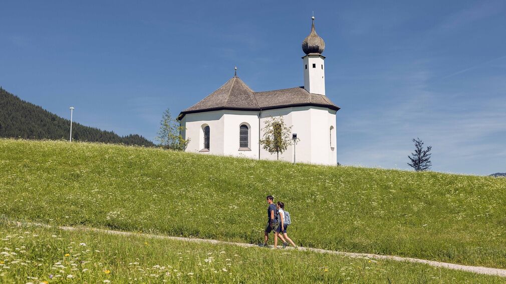 Auf dem Weg von der Pfarrkirche zum Unterautal kommt man am Annakircherl vorbei. 