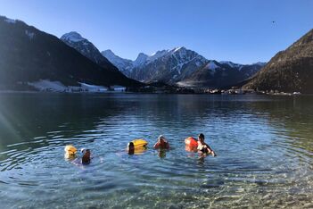 Ice swimming for advanced swimmers incl. swimming technique training Ice swimming for advanced swimmers incl. swimming technique training