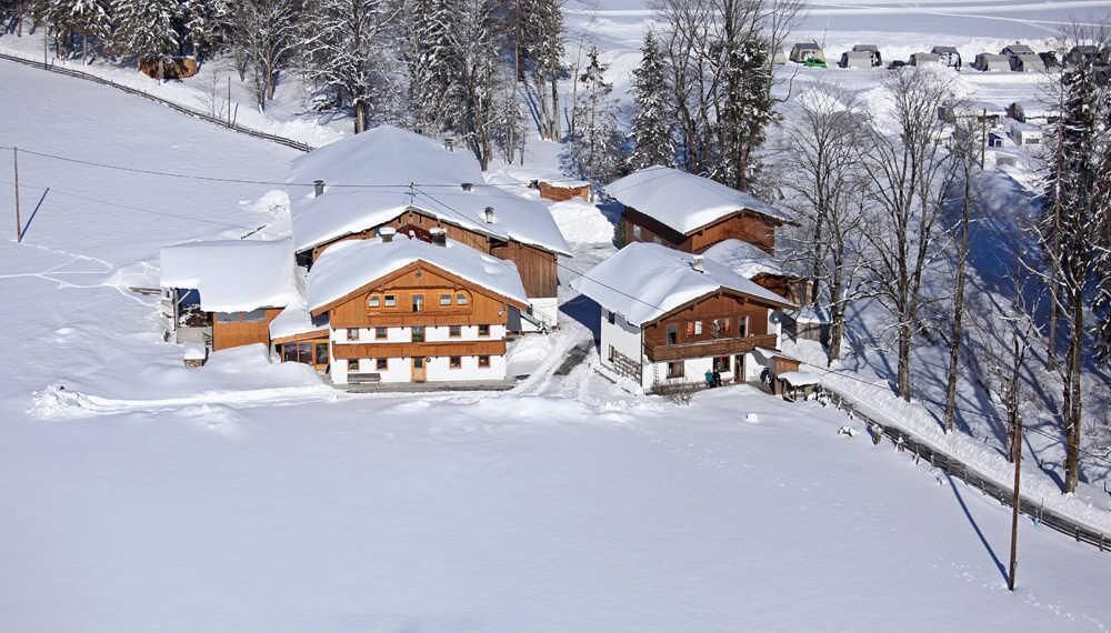 Winteransicht Stiedlhof von oben