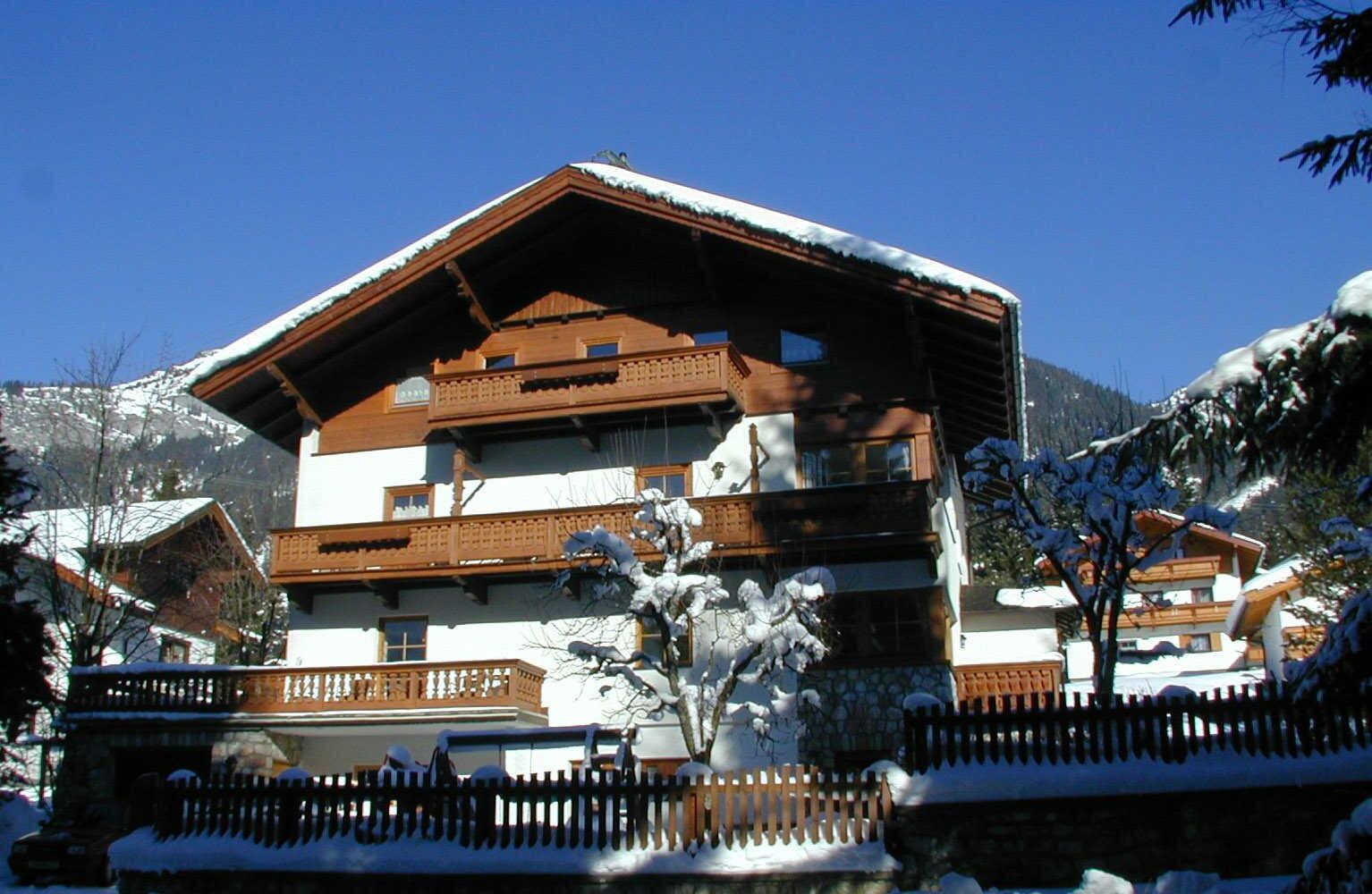 Landhaus-Rofan-Hausansicht-Winter.jpg