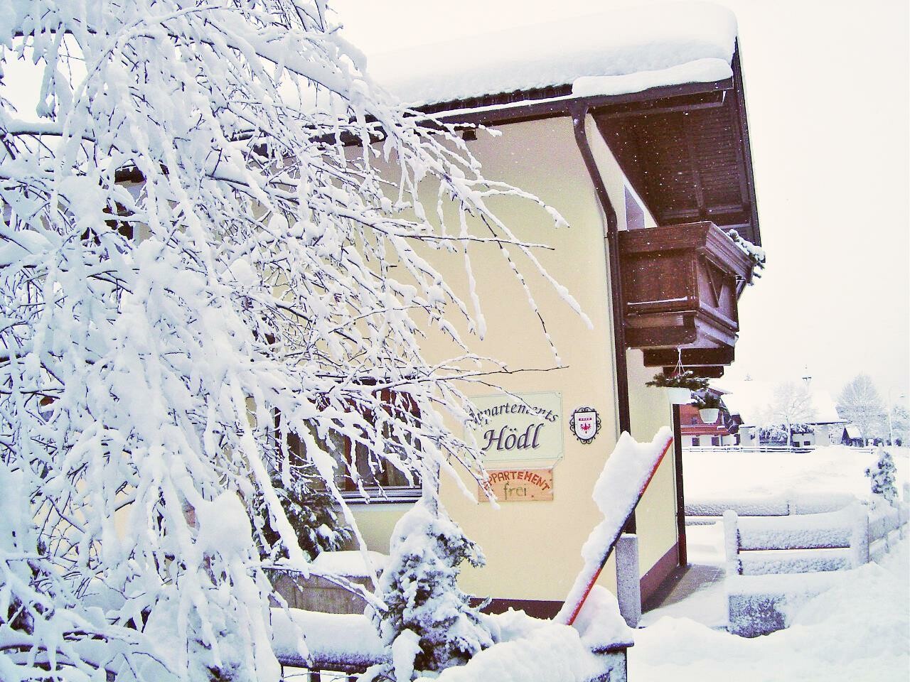 Apart-Hoedl-tief-verschneit.jpg