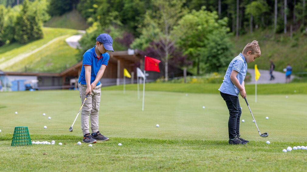 Der Golfclub Achensee in Pertisau ist von einer herrlichen Waldlandschaft umgeben.