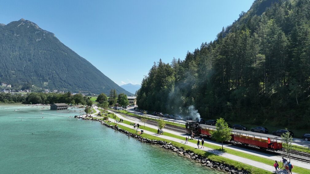 in Seespitz befindet sich zugleich die Schiffsanlegestelle und die Endstation der Achenseebahn