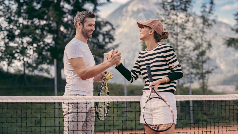 Die Tennisanlage im Posthotel Achenkirch verfügt über zwei Outdoor-Sandplätze und zwei Hallenplätze.