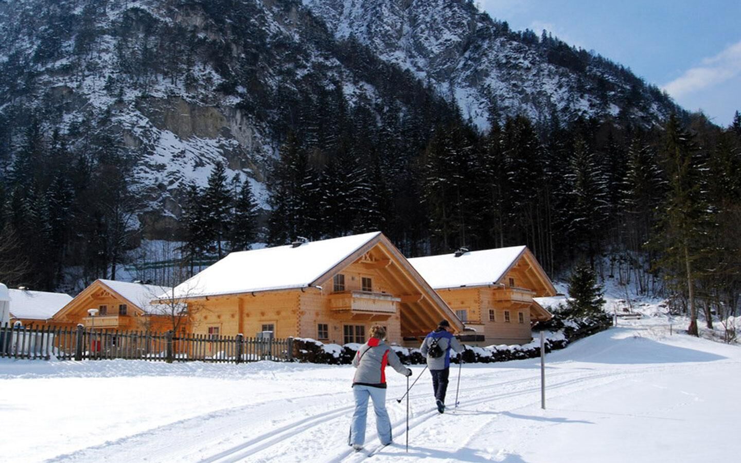 Achenseer-Huettendoerfl-Winter.jpg
