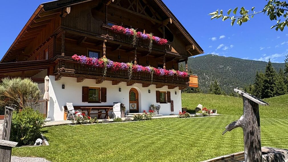 Bauernhaus mit Brunnen
