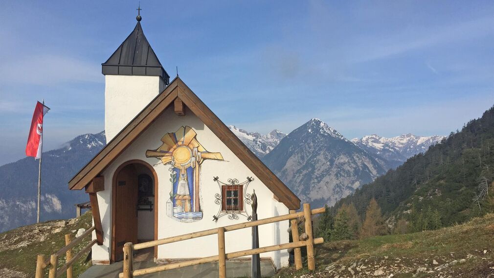 Hüttenansicht im Sommer